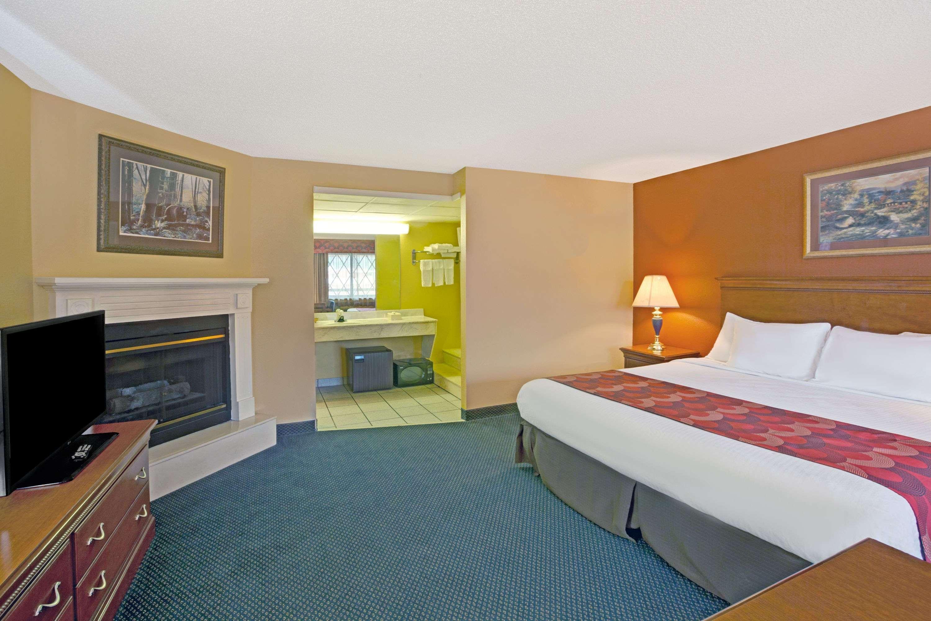Super 8 By Wyndham Downtown Gatlinburg At Convention Center Hotell Eksteriør bilde