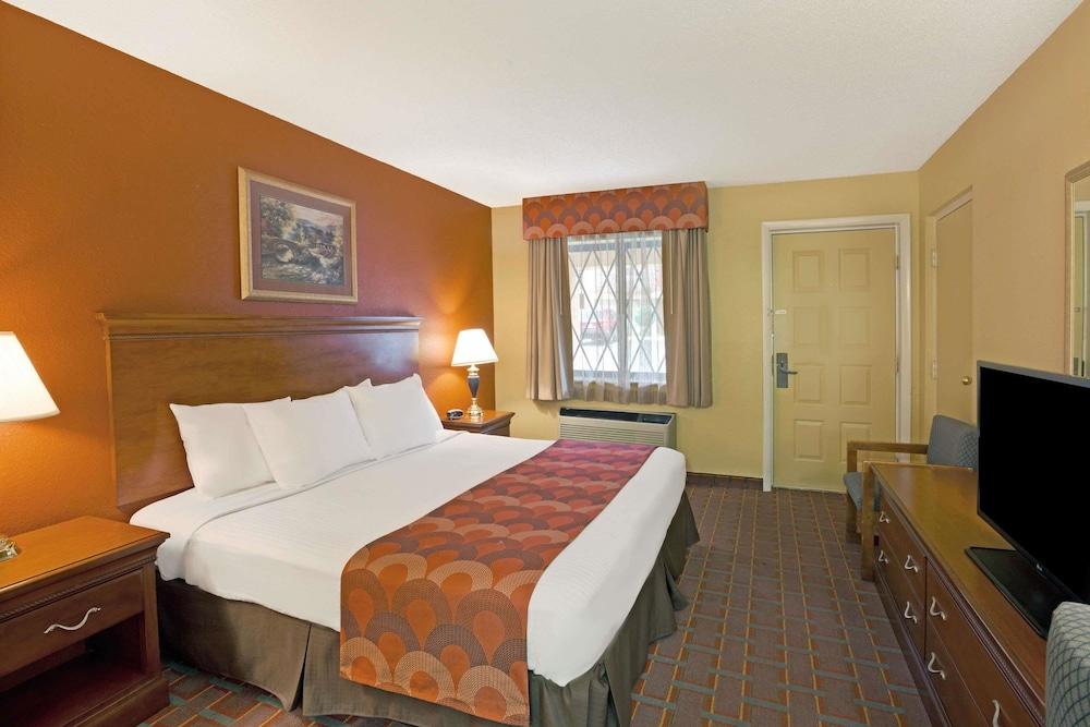 Super 8 By Wyndham Downtown Gatlinburg At Convention Center Hotell Eksteriør bilde