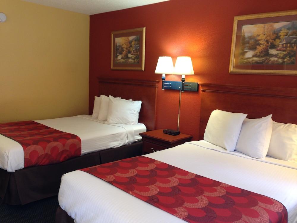 Super 8 By Wyndham Downtown Gatlinburg At Convention Center Hotell Eksteriør bilde