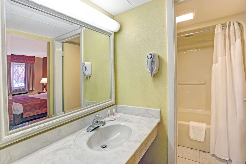 Super 8 By Wyndham Downtown Gatlinburg At Convention Center Hotell Eksteriør bilde
