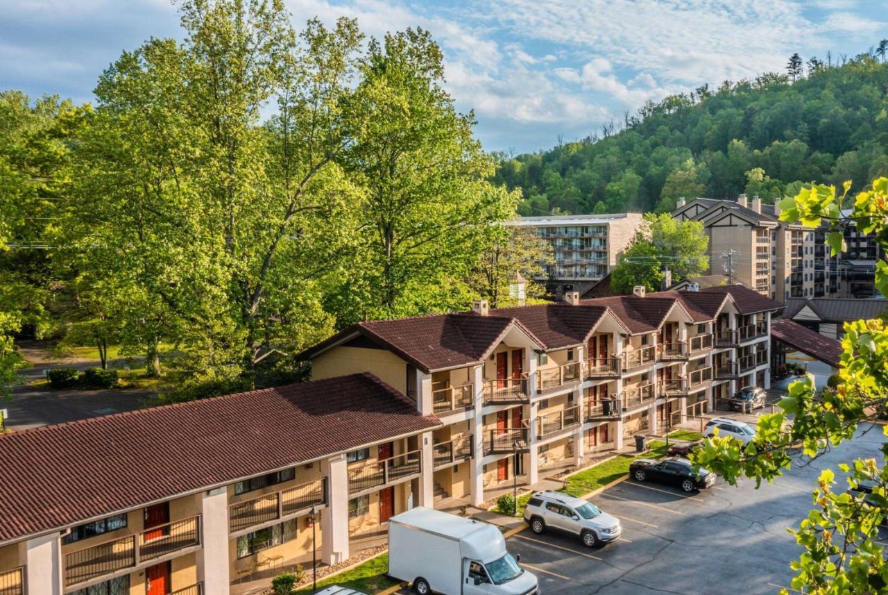 Super 8 By Wyndham Downtown Gatlinburg At Convention Center Hotell Eksteriør bilde